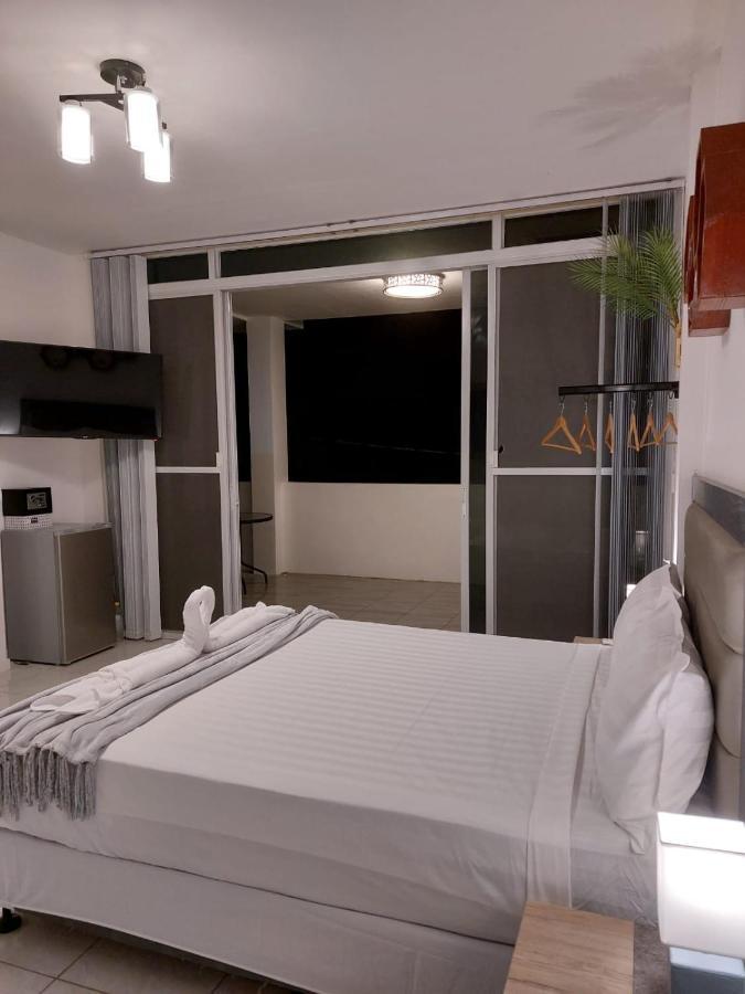 Bonsai Jacuzzi Suites Panglao Exterior foto