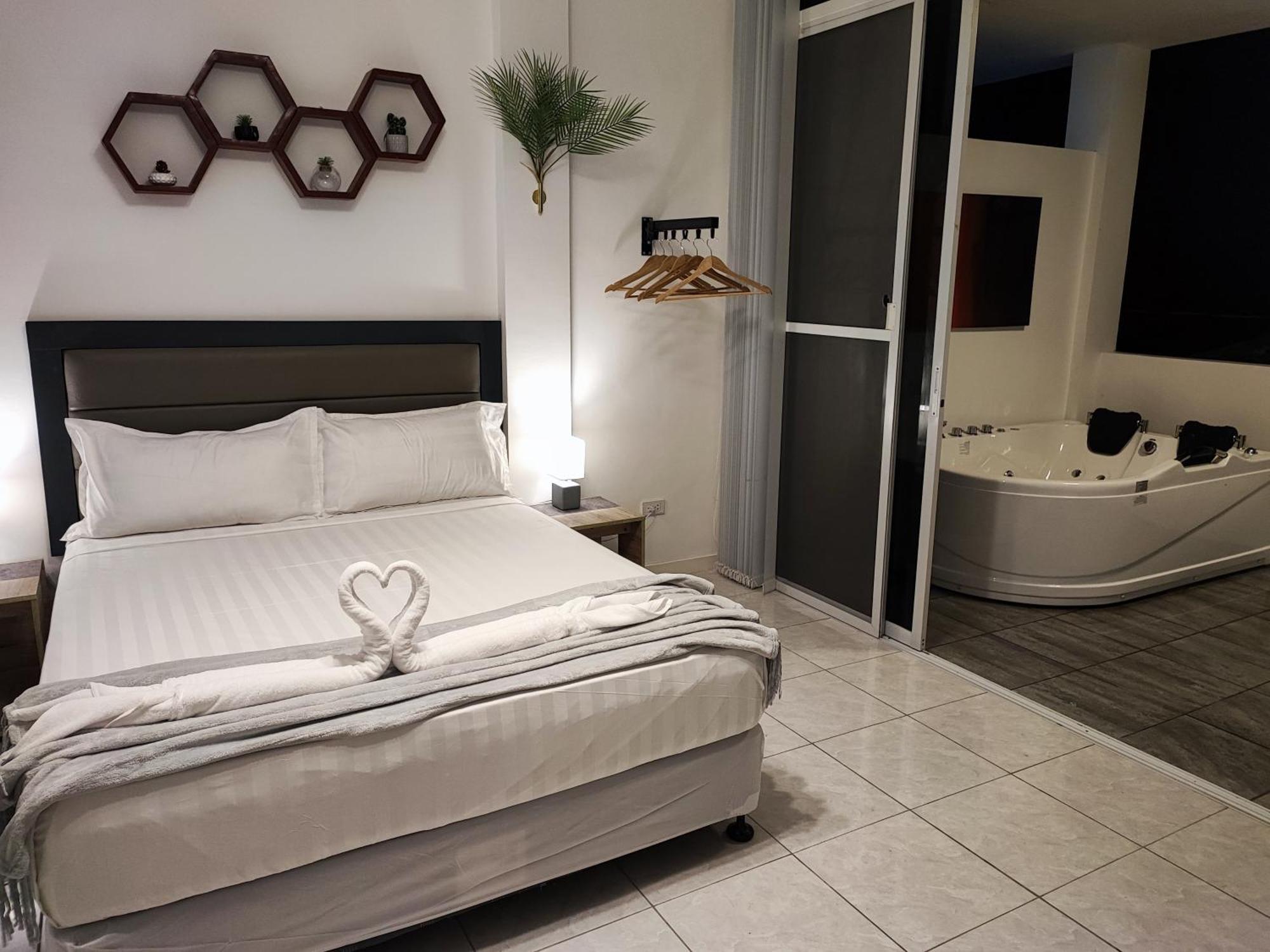 Bonsai Jacuzzi Suites Panglao Exterior foto